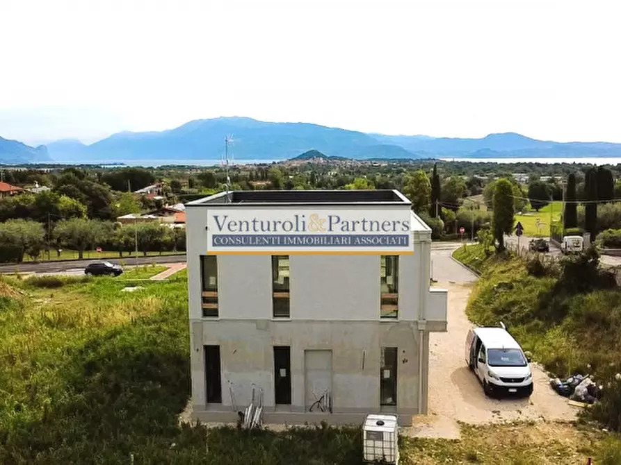 Immagine 11 di Villa in vendita  in via monticelli a Soiano Del Lago