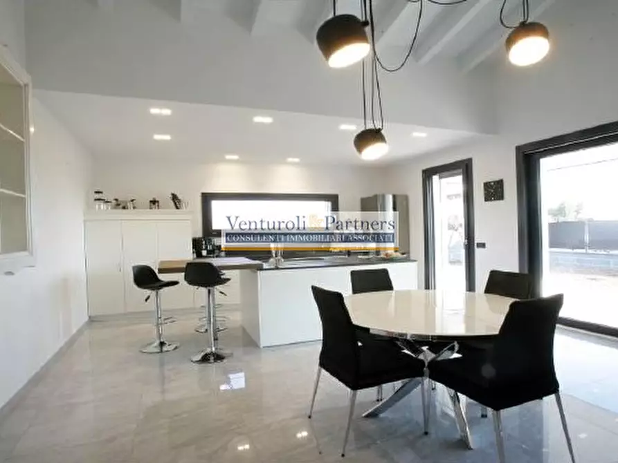 Immagine 19 di Villa in vendita  in via monticelli a Soiano Del Lago