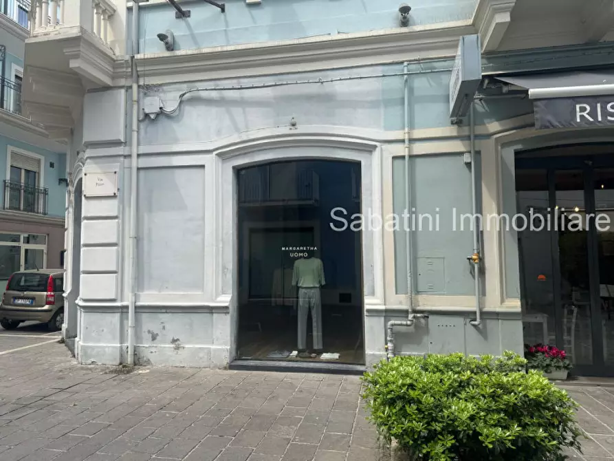 Immagine 1 di Negozio in vendita  in Via Michelangelo Forti, 37 a Pescara