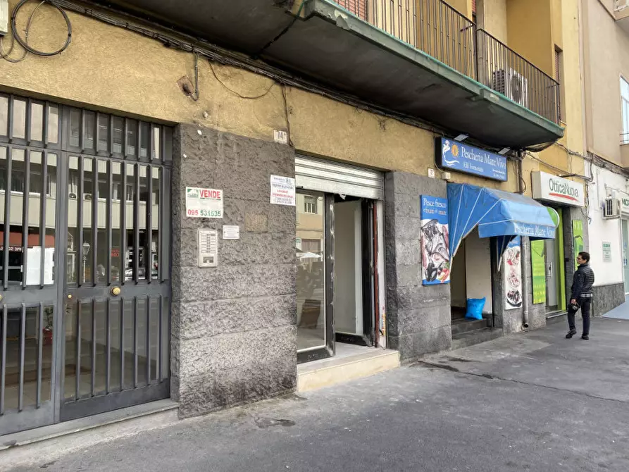 Immagine 1 di Negozio in affitto  in Viale Vittorio Veneto 74 a Catania
