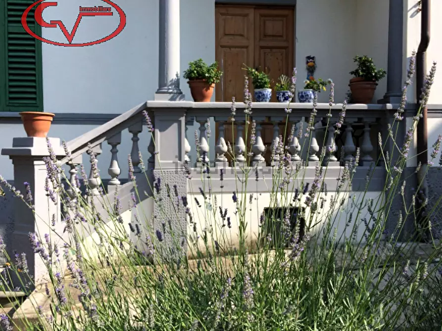Immagine 1 di Casa bifamiliare in vendita  in Castelnuovo a Cavriglia