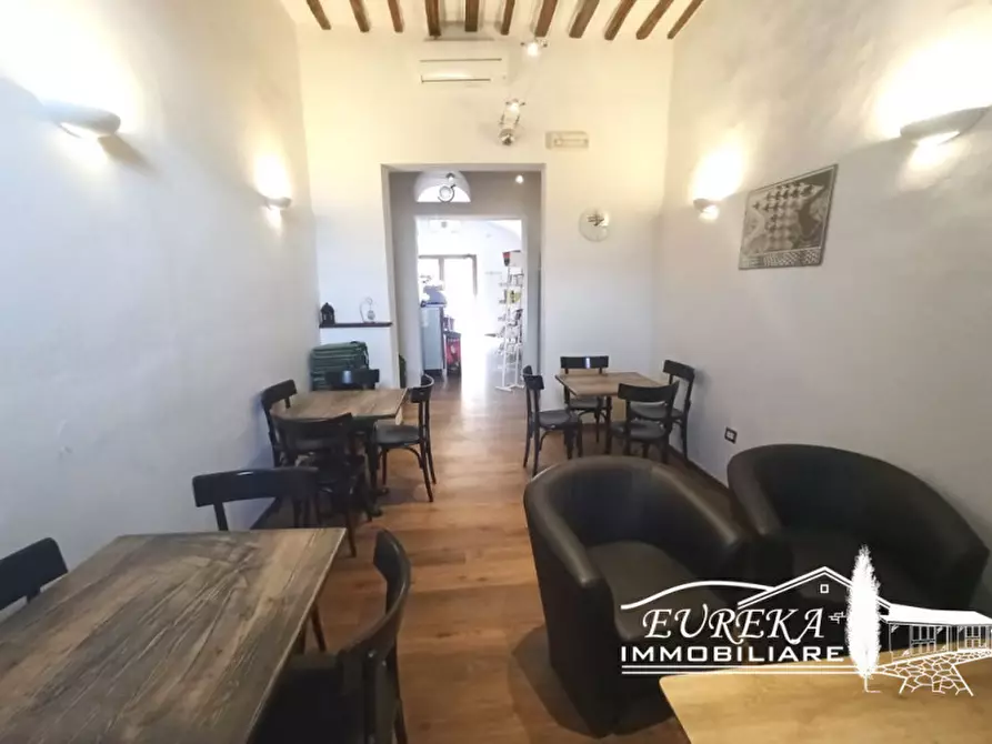 Immagine 11 di Attività commerciale in vendita  a Paciano