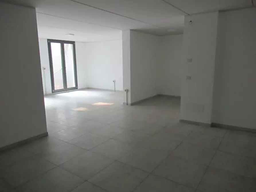 Immagine 21 di Negozio in affitto  in via gritti 1 a Spresiano