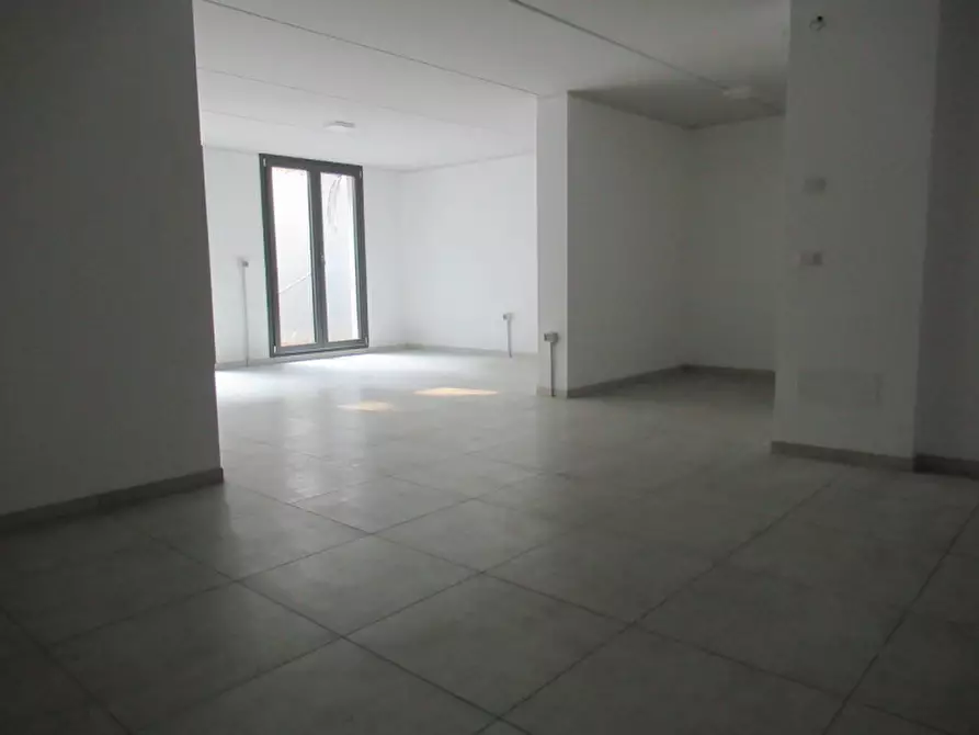 Immagine 22 di Negozio in affitto  in via gritti 1 a Spresiano