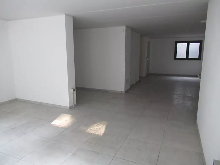 Immagine 23 di Negozio in affitto  in via gritti 1 a Spresiano