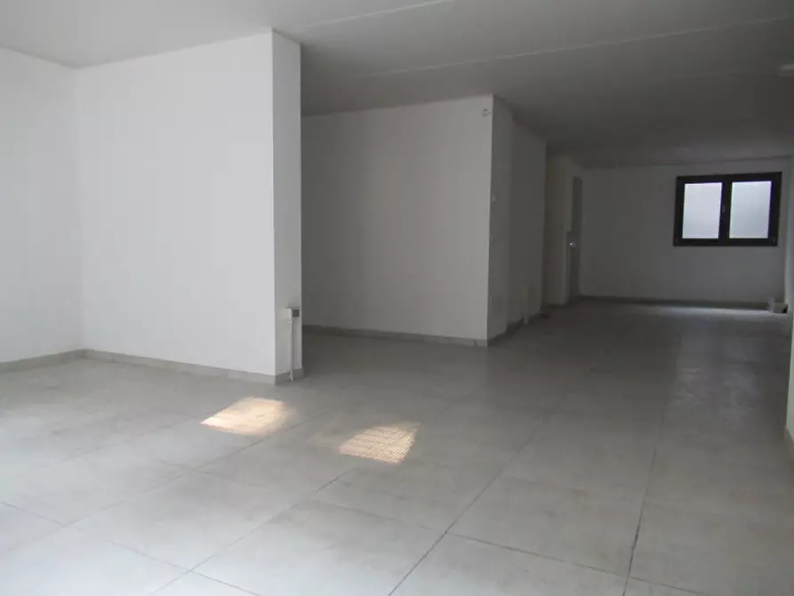 Immagine 24 di Negozio in affitto  in via gritti 1 a Spresiano