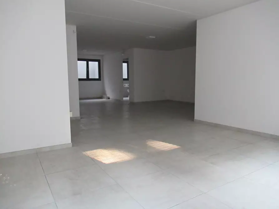 Immagine 25 di Negozio in affitto  in via gritti 1 a Spresiano