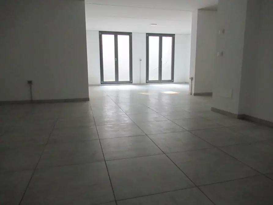 Immagine 26 di Negozio in affitto  in via gritti 1 a Spresiano