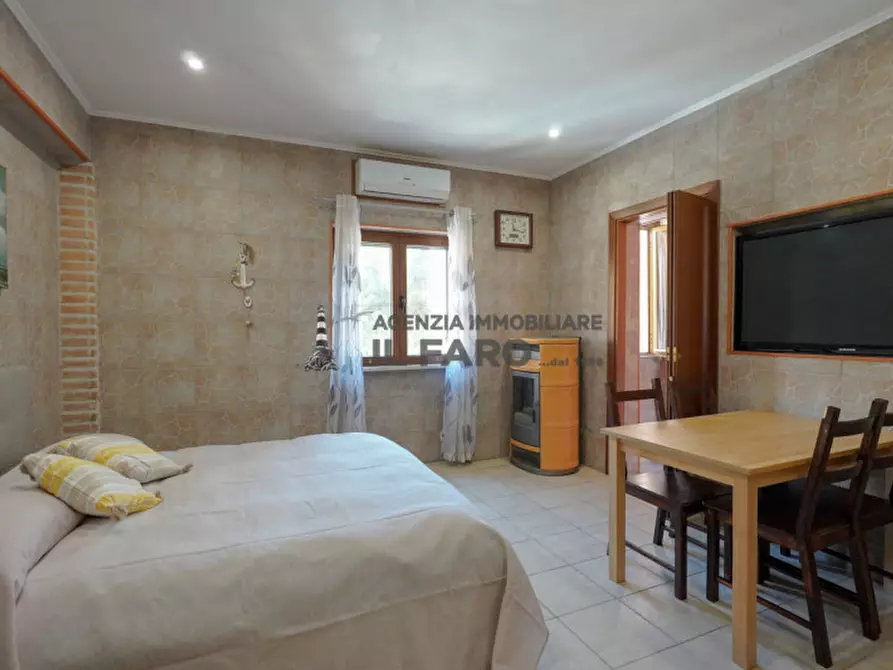 Immagine 5 di Appartamento in vendita  in Via Cala Chiesa a La Maddalena