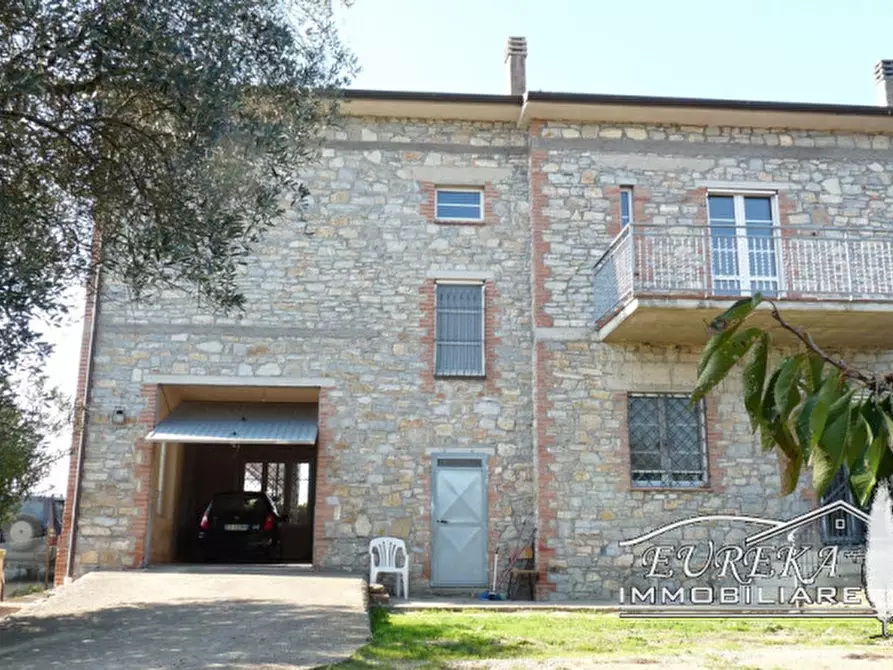 Immagine 2 di Villa in vendita  in via roma 152 a Castiglione Del Lago