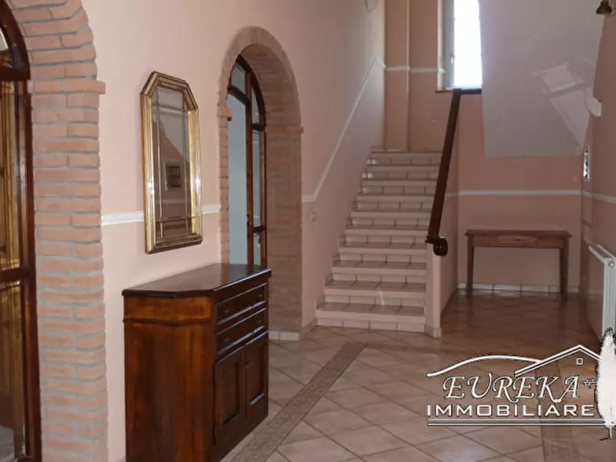 Immagine 6 di Villa in vendita  in via roma 152 a Castiglione Del Lago