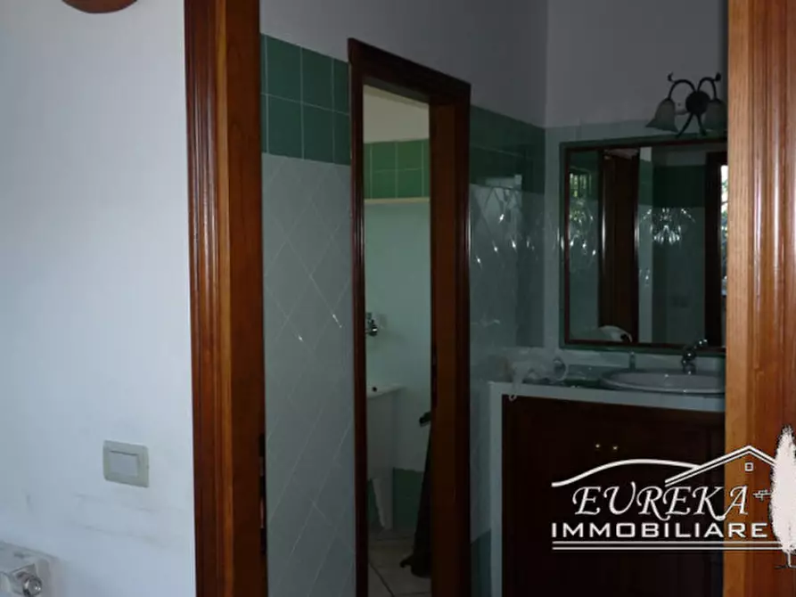 Immagine 10 di Villa in vendita  in via roma 152 a Castiglione Del Lago