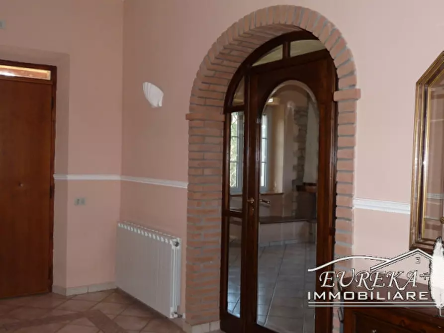 Immagine 11 di Villa in vendita  in via roma 152 a Castiglione Del Lago