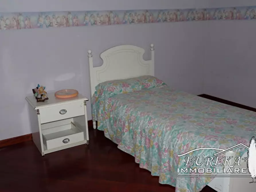 Immagine 21 di Villa in vendita  in via roma 152 a Castiglione Del Lago