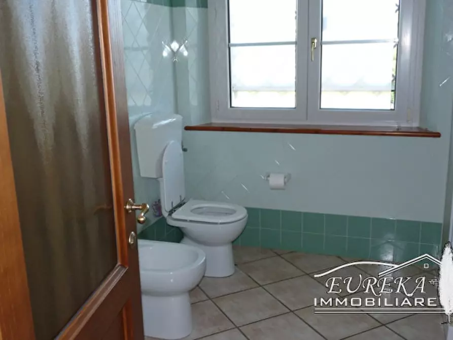 Immagine 26 di Villa in vendita  in via roma 152 a Castiglione Del Lago