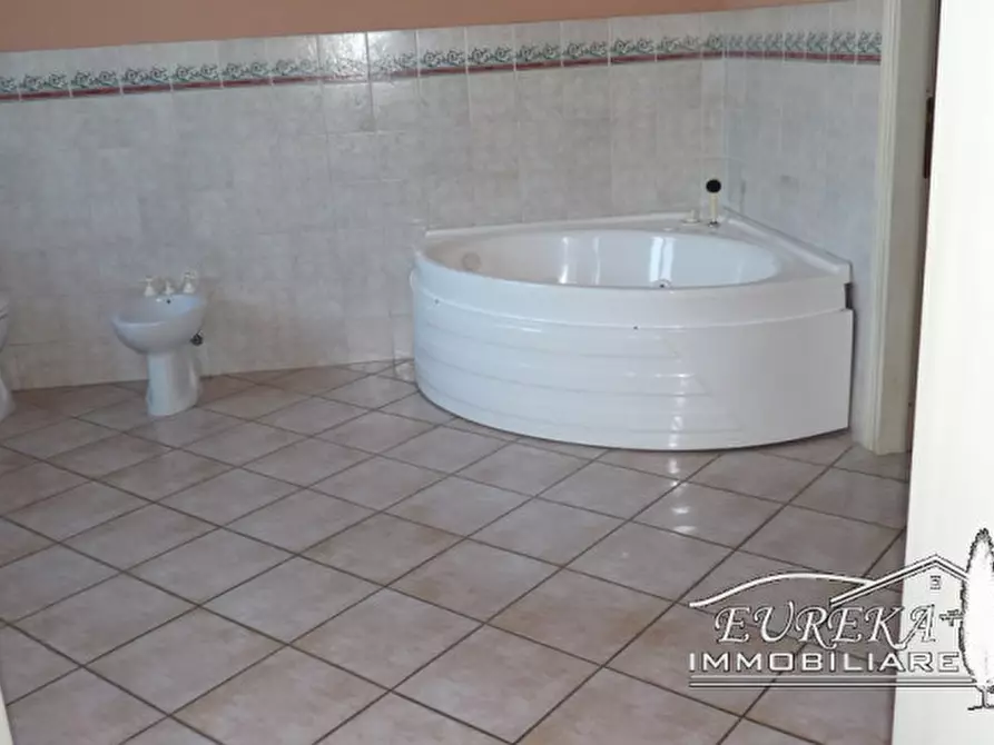 Immagine 40 di Villa in vendita  in via roma 152 a Castiglione Del Lago