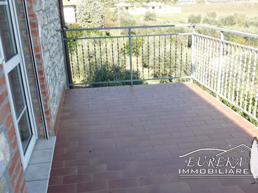 Immagine 41 di Villa in vendita  in via roma 152 a Castiglione Del Lago