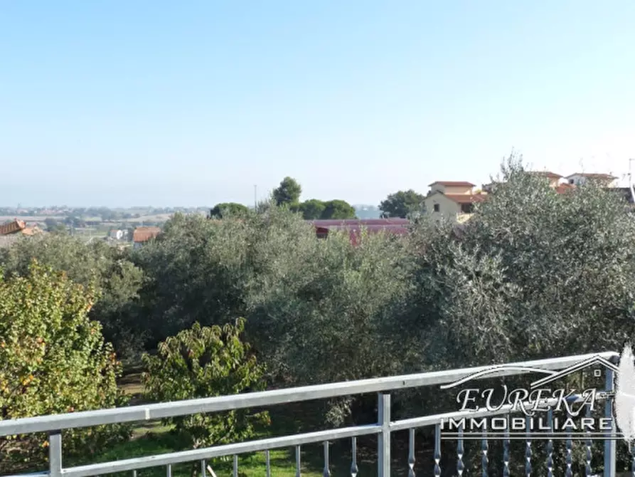 Immagine 44 di Villa in vendita  in via roma 152 a Castiglione Del Lago
