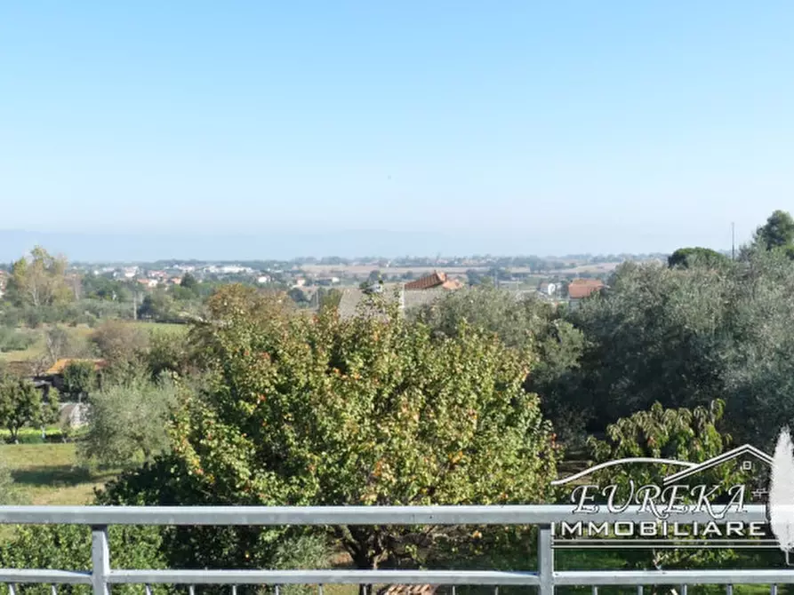 Immagine 45 di Villa in vendita  in via roma 152 a Castiglione Del Lago