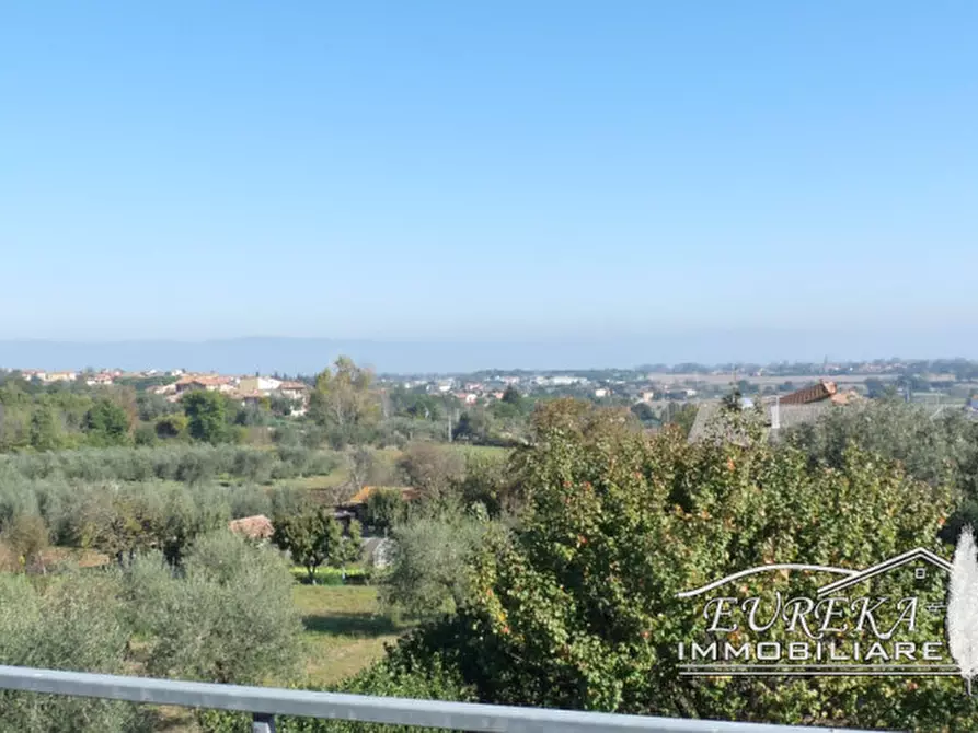 Immagine 47 di Villa in vendita  in via roma 152 a Castiglione Del Lago