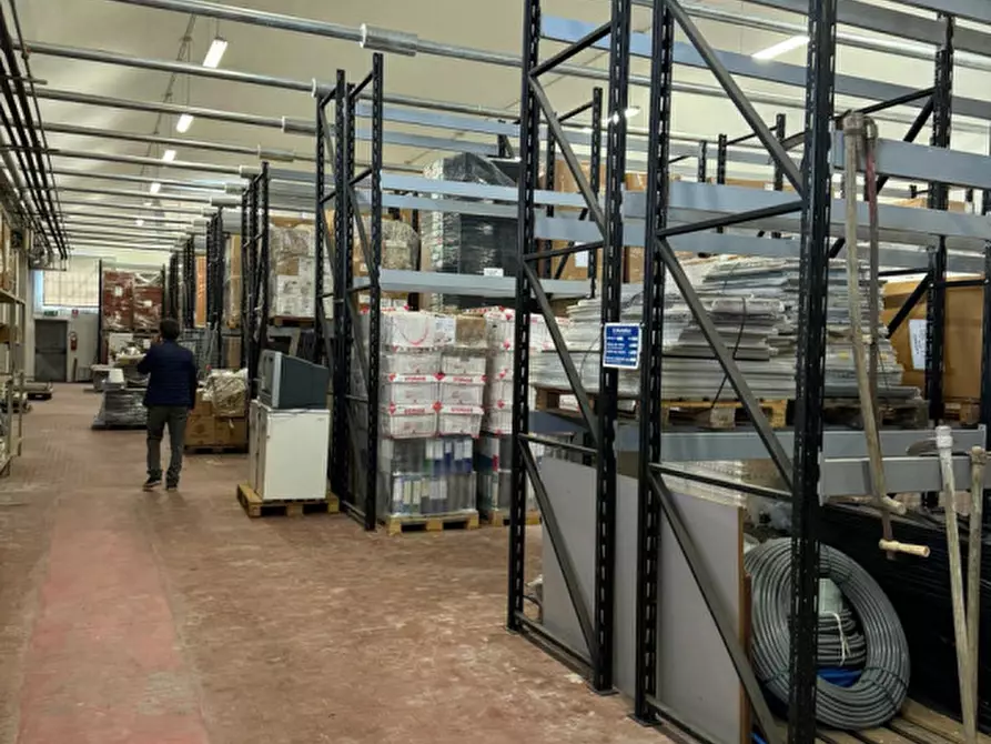 Immagine 9 di Capannone industriale in vendita  in viale professor gabetti a Dogliani
