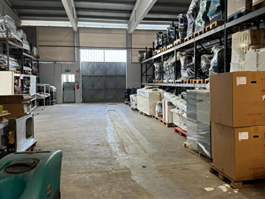 Immagine 10 di Capannone industriale in vendita  in viale professor gabetti a Dogliani