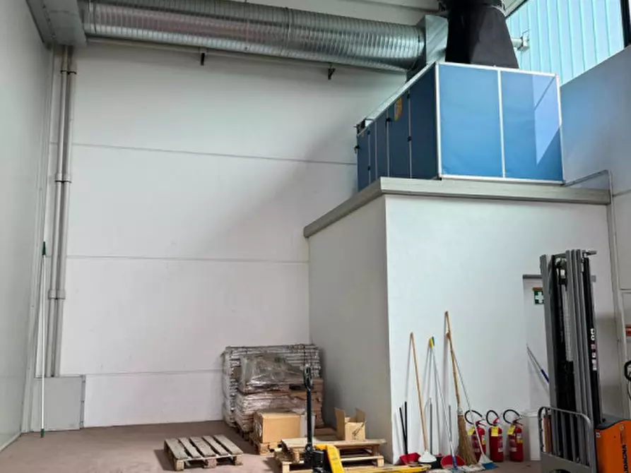 Immagine 12 di Capannone industriale in vendita  in viale professor gabetti a Dogliani