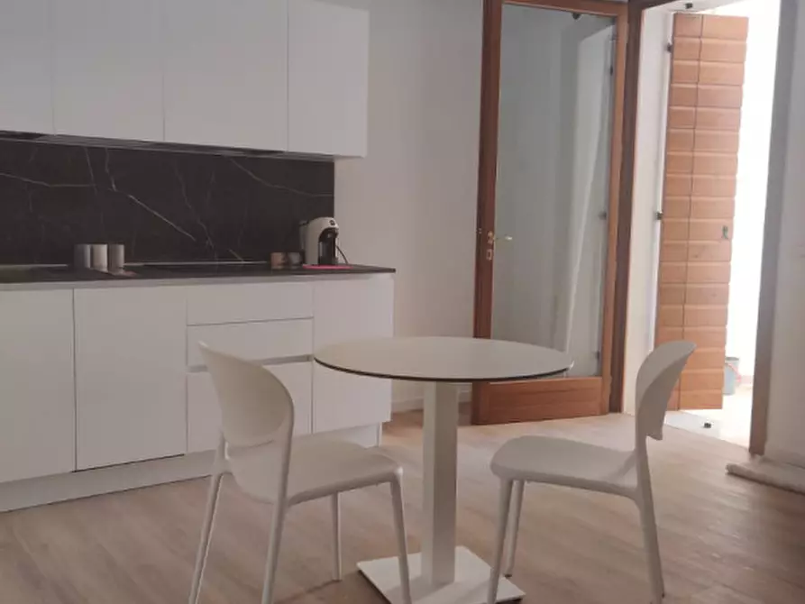 Immagine 3 di Monolocale in affitto  in Viale Delle Terme 3 a Abano Terme