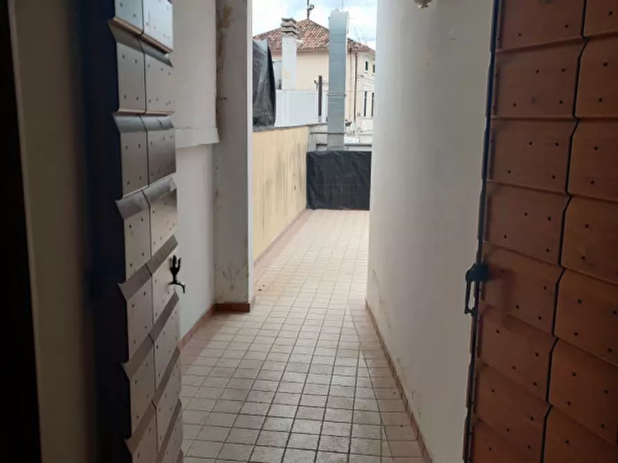 Immagine 18 di Monolocale in affitto  in Viale Delle Terme 3 a Abano Terme