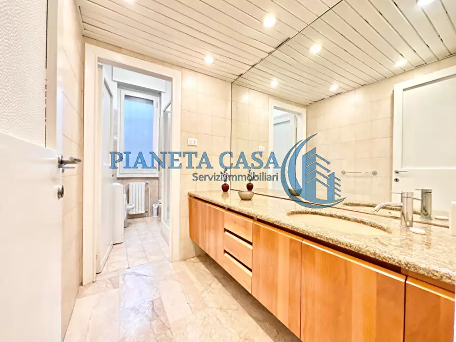 Immagine 12 di Appartamento in vendita  in Via Giovanni da Procida 10 a Milano