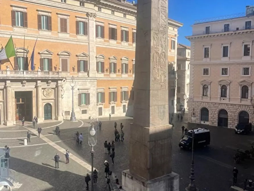 Immagine 2 di Ufficio in affitto  in Piazza del Parlamento a Roma