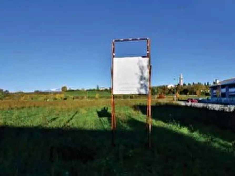 Immagine 1 di Terreno in vendita  in Viale degli Alpini a Susegana