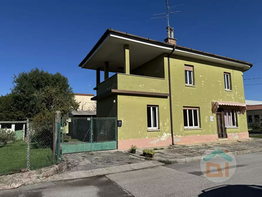 Immagine 2 di Casa indipendente in vendita  in Via Nazario Sauro a Capriva Del Friuli