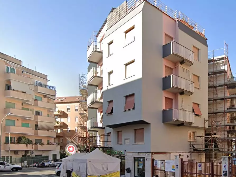 Immagine 1 di Appartamento in vendita  in Largo Lucio Apuleio a Roma