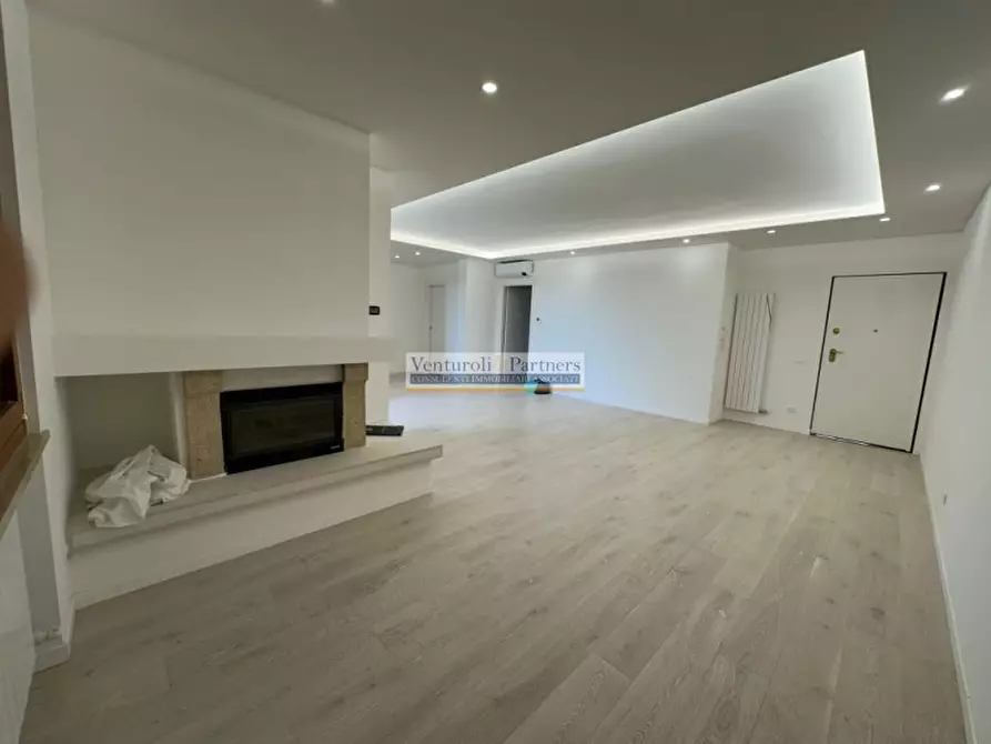 Immagine 1 di Appartamento in vendita  in via adriano a Desenzano Del Garda