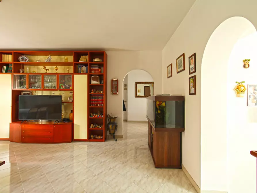 Immagine 2 di Casa bifamiliare in vendita  in Via Francesco Petrarca a Tivoli