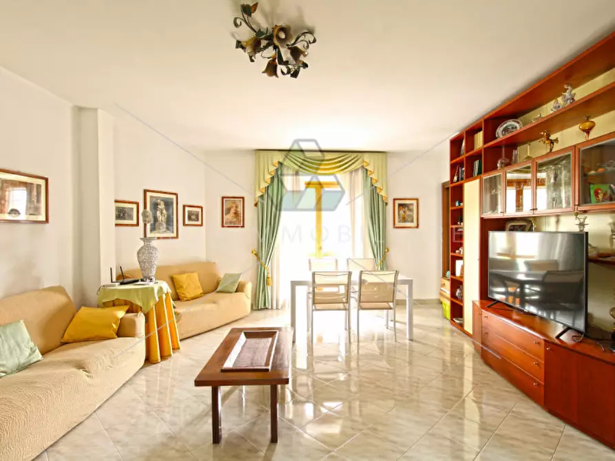 Immagine 3 di Casa bifamiliare in vendita  in Via Francesco Petrarca a Tivoli