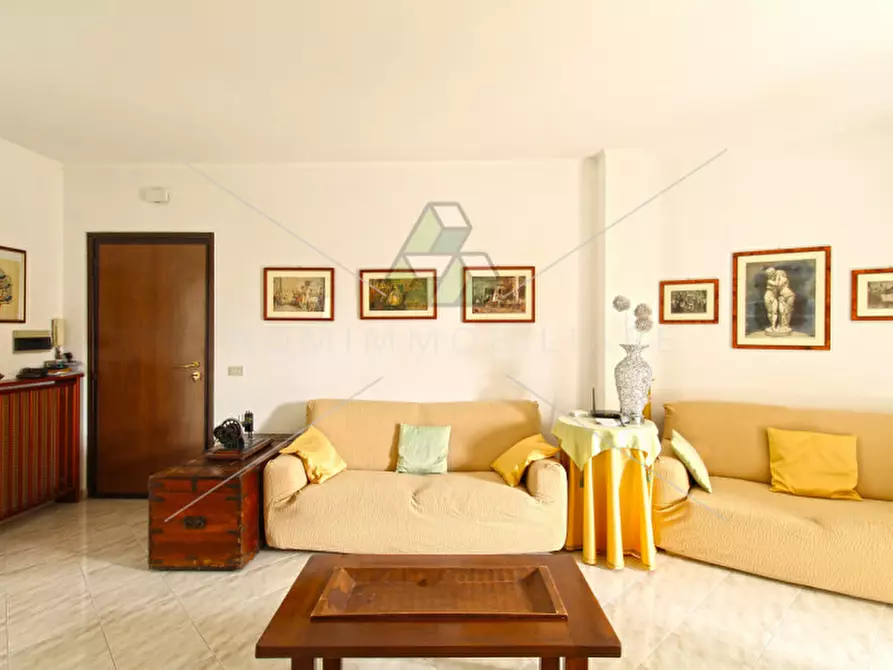 Immagine 4 di Casa bifamiliare in vendita  in Via Francesco Petrarca a Tivoli