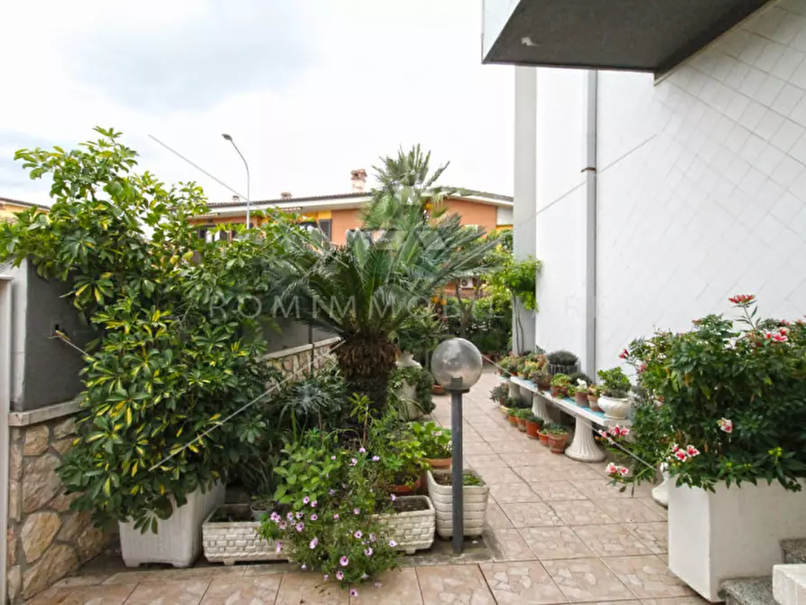 Immagine 30 di Casa bifamiliare in vendita  in Via Francesco Petrarca a Tivoli