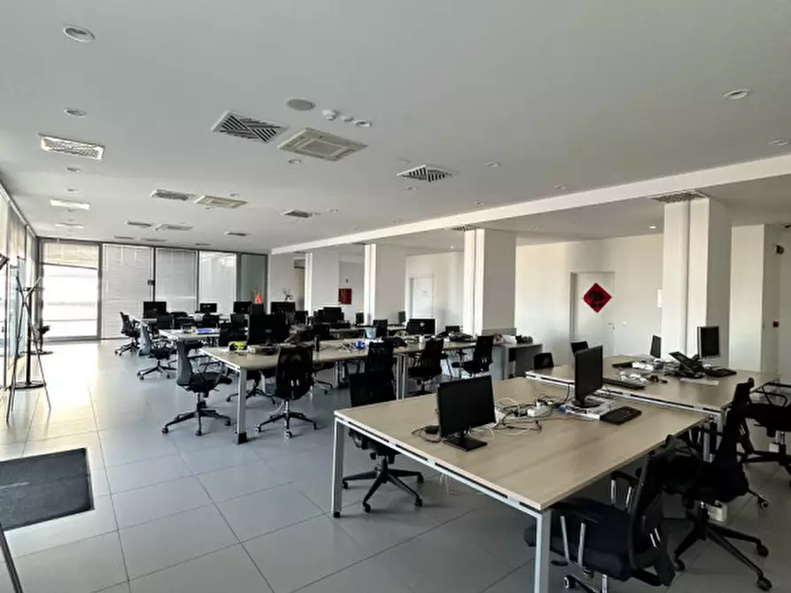 Immagine 3 di Ufficio in affitto  in VIA DELL'ELETTRICITA' a Venezia