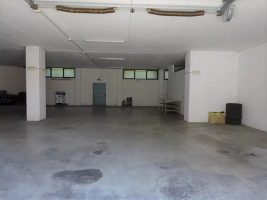 Immagine 1 di Garage in vendita  in via Piceno, N. 1-3 a Montecosaro