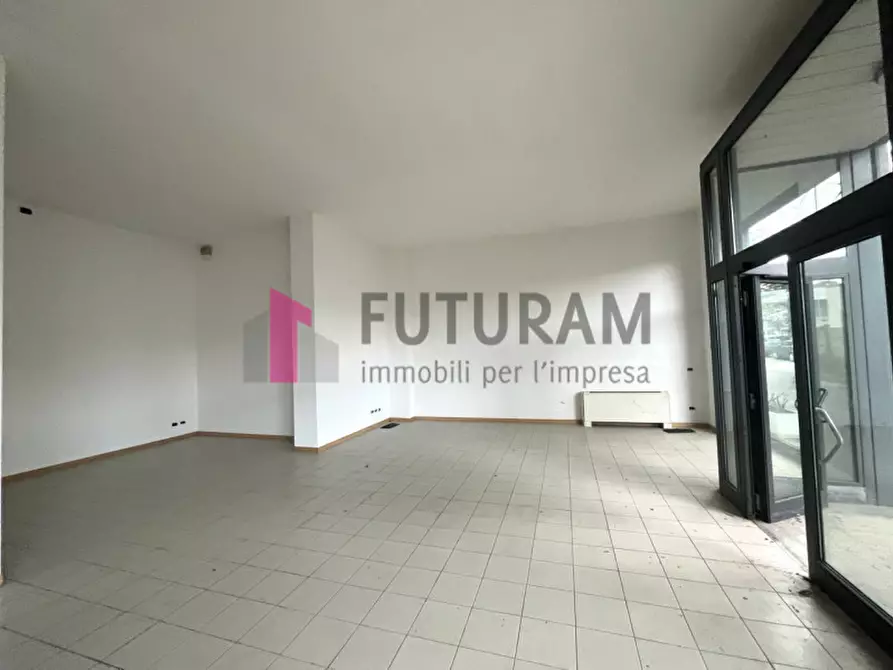 Immagine 21 di Laboratorio in affitto  in via del santo a Limena