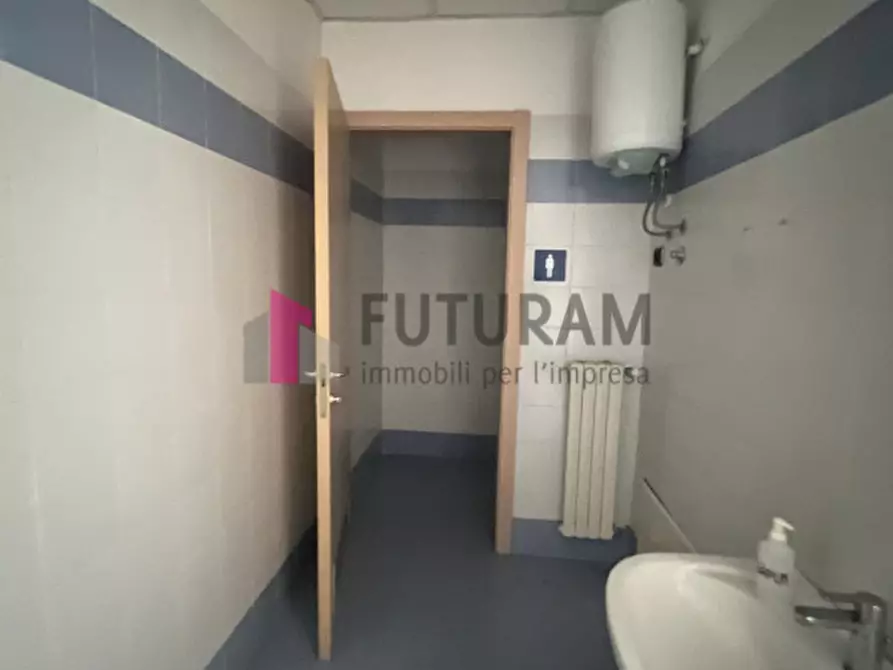 Immagine 23 di Laboratorio in affitto  in via del santo a Limena