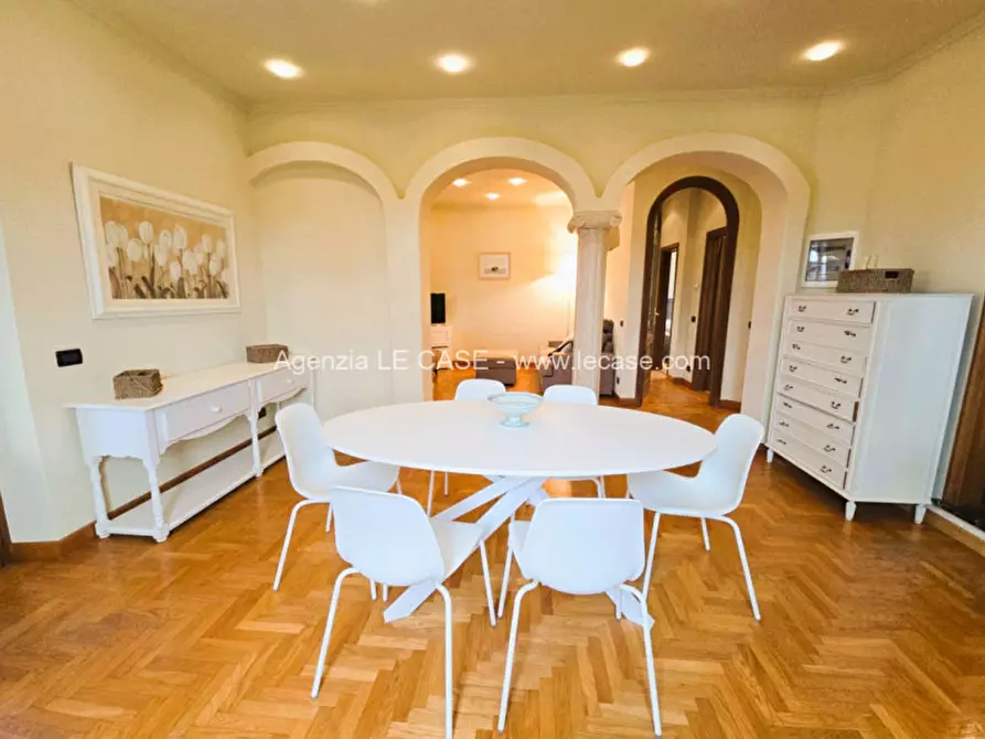 Immagine 2 di Villa in vendita  in via Spinetti a Forte Dei Marmi