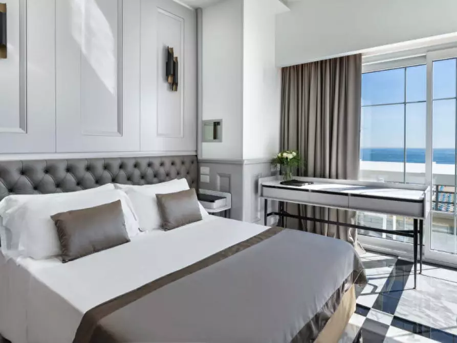 Immagine 2 di Hotel in vendita  in via Spinetti a Forte Dei Marmi