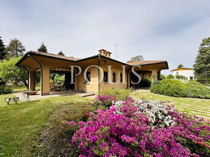 Immagine 1 di Villa in vendita  a Fino Mornasco