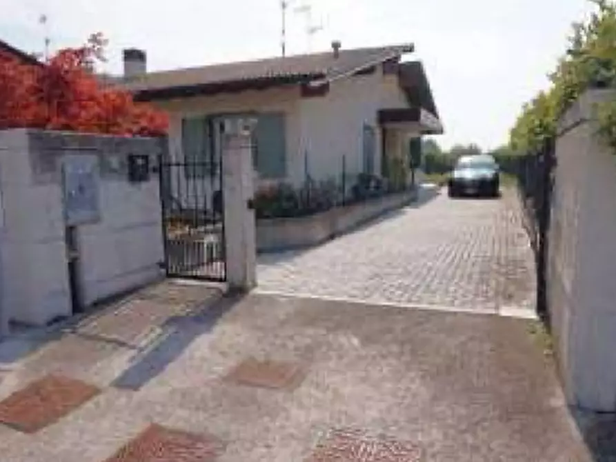 Immagine 1 di Villa in vendita  in VIA CORNELIO DR. FRANCESCO N. 7 a Ceresara
