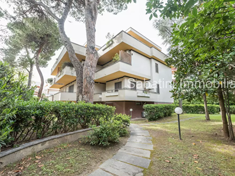 Immagine 1 di Appartamento in vendita  in Viale della riviera, 287 a Pescara