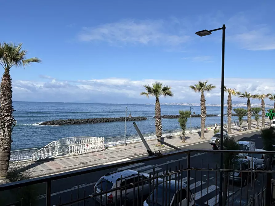 Immagine 2 di Appartamento in vendita  in VIA LITORANEA a Torre Del Greco