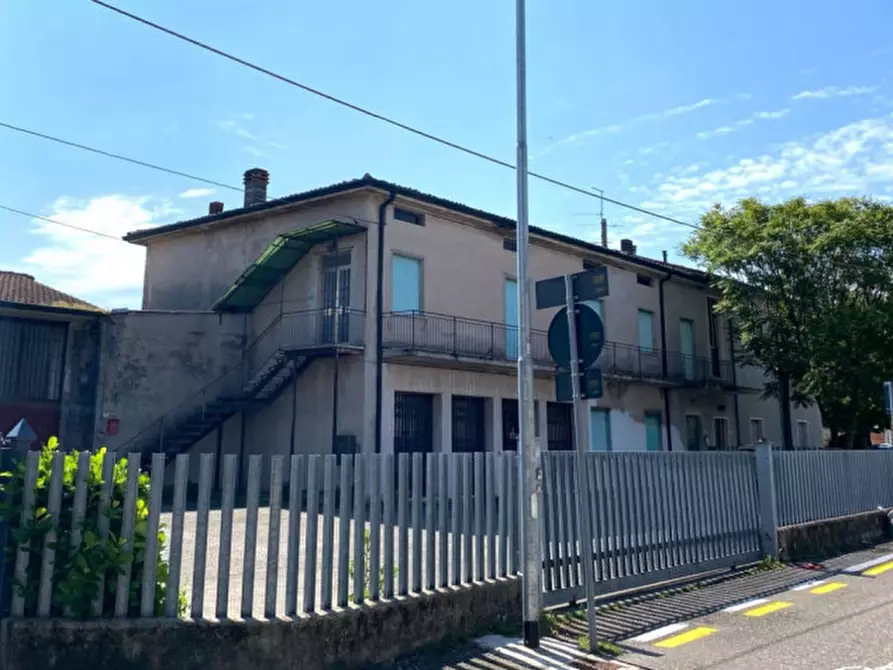 Immagine 2 di Rustico / casale in vendita  a Mozzecane